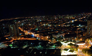 Vista_parcial_noturna_de_Ribeirão_Preto_SP
