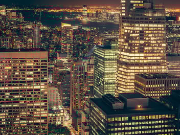 COMO QUATRO INDÚSTRIAS PODEM SE BENEFICIAR DE SOLUÇÕES IOT E DE GESTÃO DE ENERGIA