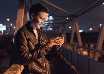 What is the consumption of digital content in Spain?